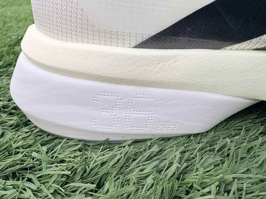 아디다스 보스턴13 검흰 260mm 세부사진